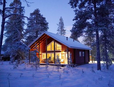 Lumikuru Ylläksellä – Laplandwayn loma-asunto lumisessa tunturimaisemassa